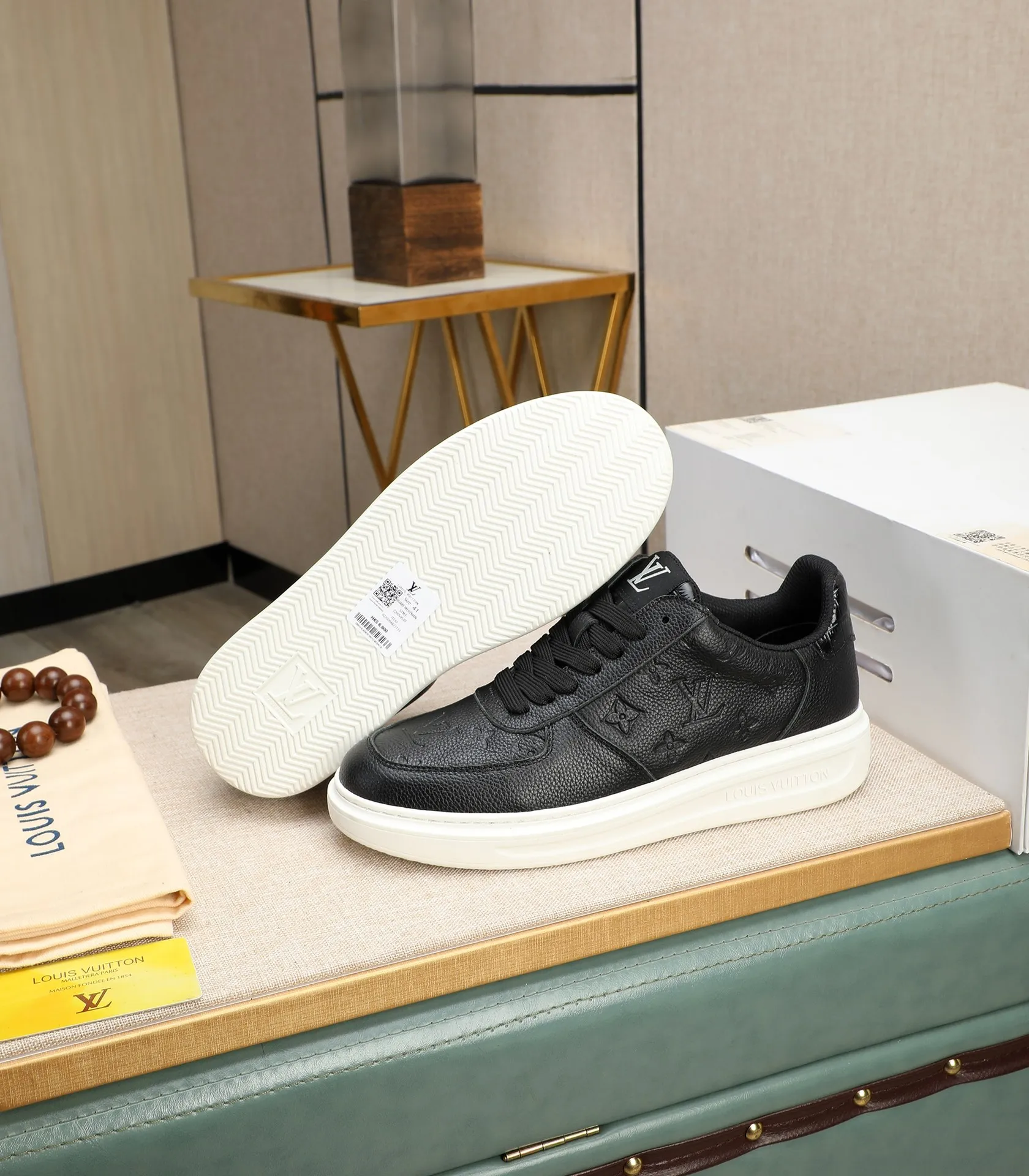 Men's shoes 💰540 💰(Niuli: full package) louis vuitton (Louis Vuitton/lv) top 🔍🔍 new models are on sale at the same time at the counter. The upper 🇮🇹 is imported from Italy, first-layer cowhide, and the lining is fully imported cowhide. 💪💪, completely 1⃣️ to 1 ⃣️Re-engraved🇮🇹💪💪, ⚠Sole: The original sole is specially provided by the original factory, the exclusive movable molded sole is super comfortable, ⚠The original factory follows the order, 🔍🔍high quality, you can enter and exit the counter at will, welcome to compare⚠. Code number:38-44